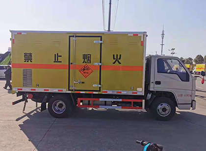 香坊爆破器材运输车工人安全操作规范与智能技术保障